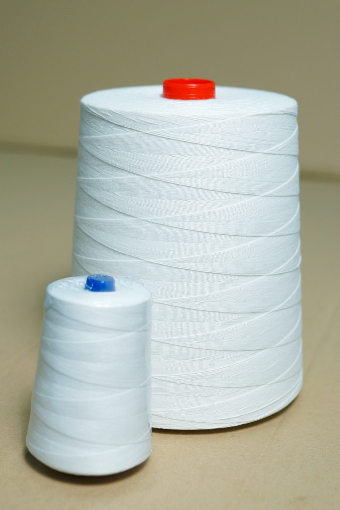 Bag closing Palyestor YARN for high thand sewing machines